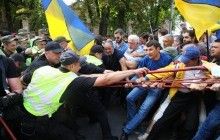 У Києві під АП сталася сутичка між прихильниками Саакашвілі та поліцією (фото, відео)
