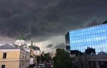 Київ у владі шторму: у столиці пройшли злива, грози та шквали (фото, відео)