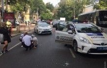 У центрі Одеси автомобіль патрульної поліції травмував жінку-пішохода (фото)