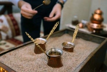 Скільки чашок кави людина випиває за життя: число ошелешує