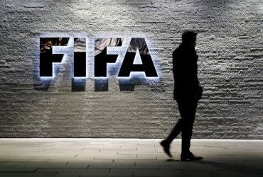 ФІФА позбавила Росію права проводити матчі на території країни й грати під своїм прапором