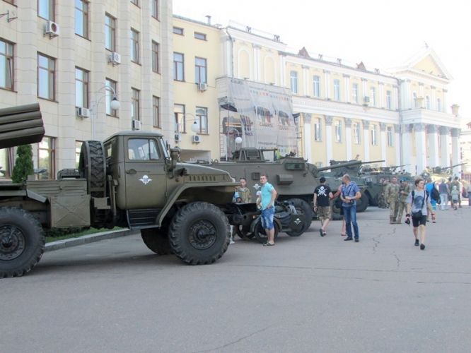 У Житомирі з нагоди Дня десантника провели мітинг та показ техніки / oda.zt.gov.ua У Житомирі з нагоди Дня десантника провели мітинг та показ техніки / oda.zt.gov.ua