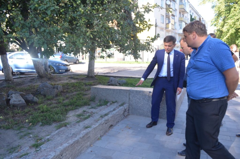 Сухомлин дав доручення провести благоустрій по вулиці Київській / zt-rada.gov.ua Сухомлин дав доручення провести благоустрій по вулиці Київській / zt-rada.gov.ua