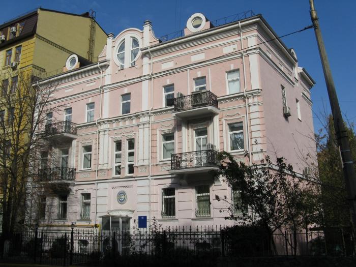 До будівлі Фонду зайшли люди в масках / фото Wikimapia До будівлі Фонду зайшли люди в масках / фото Wikimapia