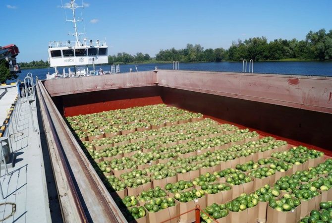 Знаменитая баржа с арбузами / фото из соцсетей Знаменитая баржа с арбузами / фото из соцсетей