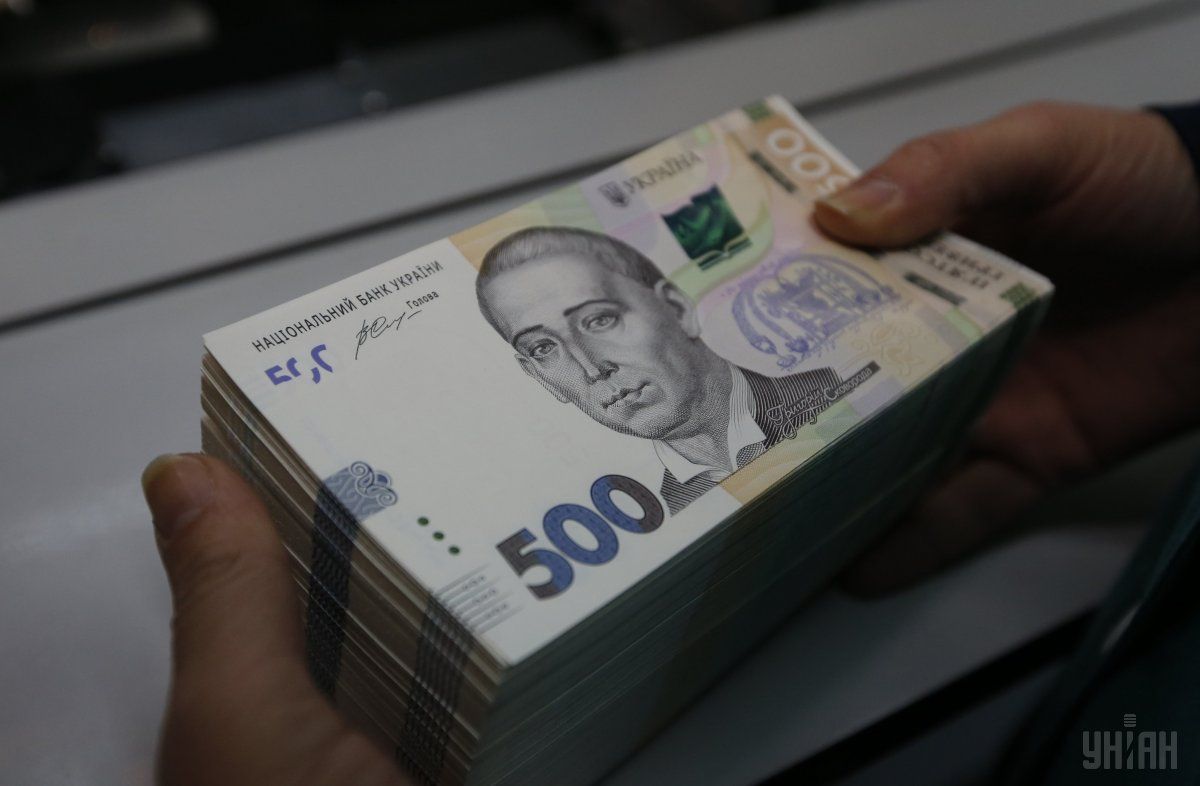 Украинцы массово берут деньги в долг у банков / фото УНИАН