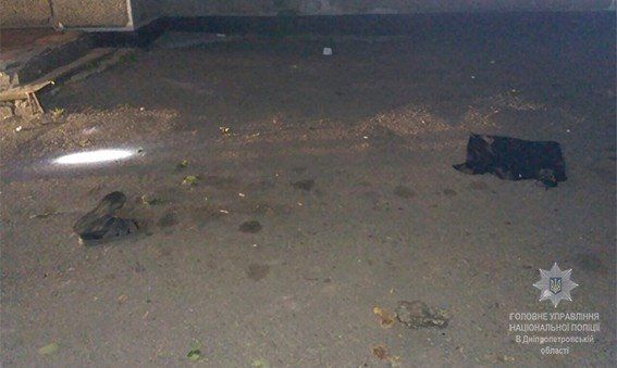 Трое мужчин травмированы в результате стрельбы / фото dp.npu.gov.ua Трое мужчин травмированы в результате стрельбы / фото dp.npu.gov.ua
