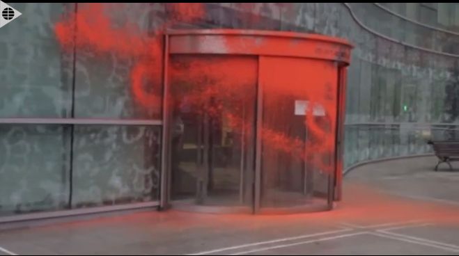В Бильбао здание Баскского туристического агентства / скриншот видео/elmundo.es В Бильбао здание Баскского туристического агентства / скриншот видео/elmundo.es