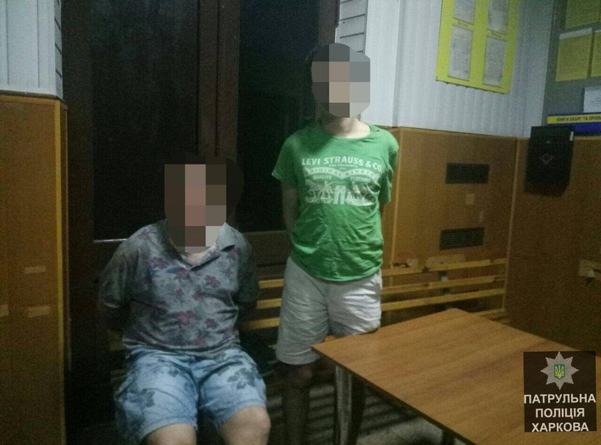 Нападникам на поліцейських загрожує кримінальна відповідальність / фото facebook.com/kharkivpolice Нападникам на поліцейських загрожує кримінальна відповідальність / фото facebook.com/kharkivpolice