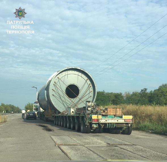 Поліція попереджає про ускладнення руху транспорту на дорогах Тернопольщини через проїзд великогабаритного транспорту Поліція попереджає про ускладнення руху транспорту на дорогах Тернопольщини через проїзд великогабаритного транспорту