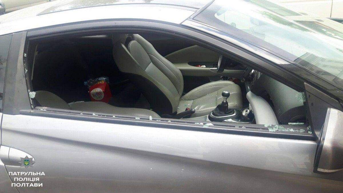 Машина, в которой оставили ребенка / фото facebook.com/poltavapolice/ Машина, в которой оставили ребенка / фото facebook.com/poltavapolice/