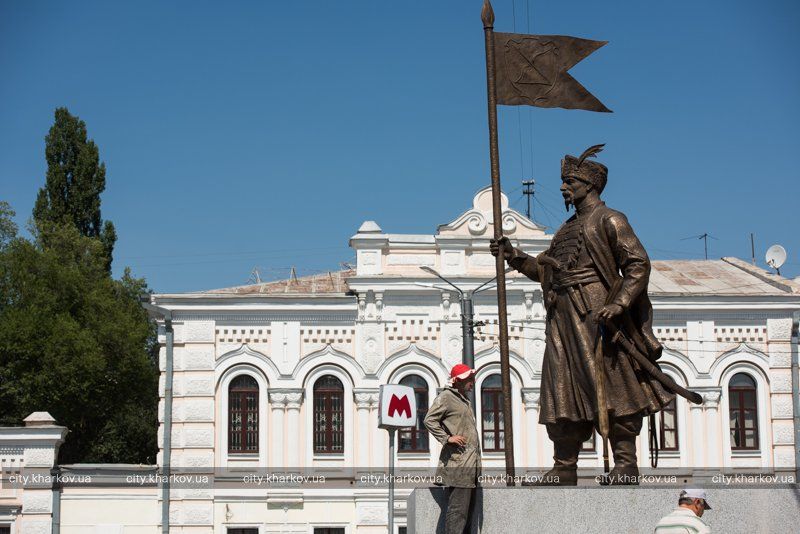 Отливать фигуру начали еще в 2011 году / фото city.kharkov.ua Отливать фигуру начали еще в 2011 году / фото city.kharkov.ua