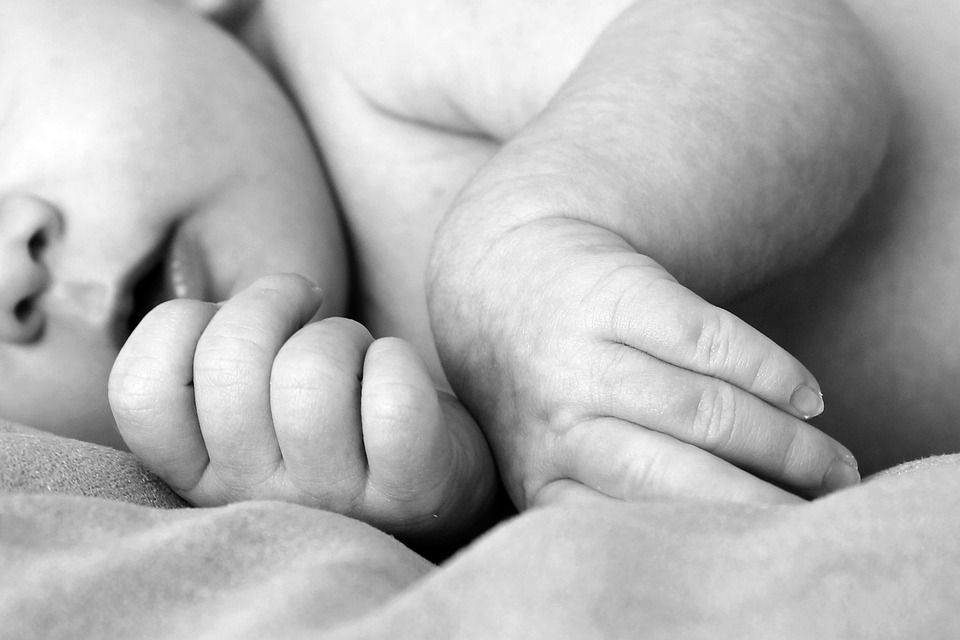 Государственная служба статистики выявила, что дети рождаются значительно чаще в будние дни / фото pixabay.com