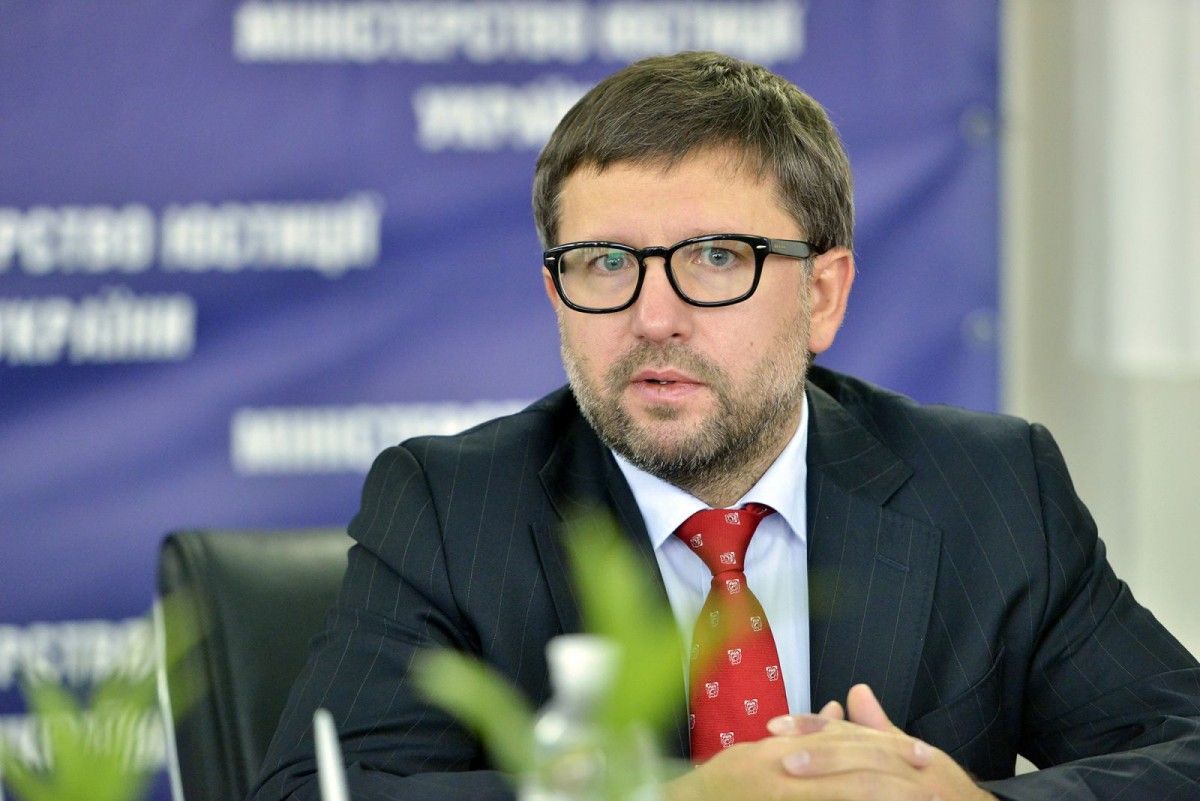 Замминистра юстиции прокомментировал заоблачные зарплаты чиновников ведомства / Минюст Замминистра юстиции прокомментировал заоблачные зарплаты чиновников ведомства / Минюст