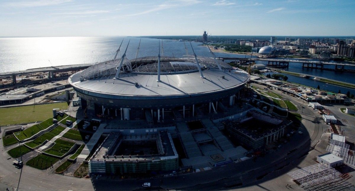 Біля стадіону Біля стадіону