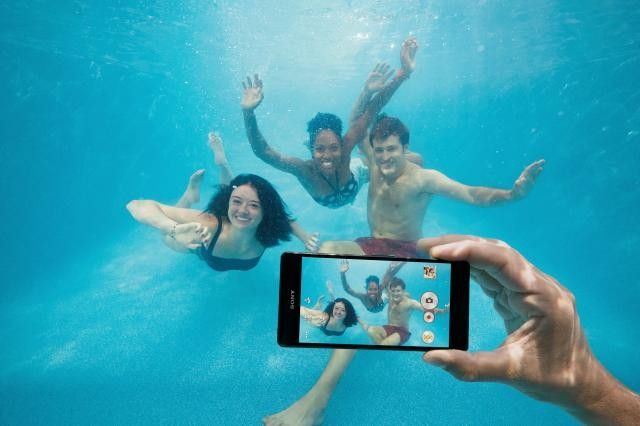 Мобільні телефони Xperia заявлені як водонепроникні / фото Xperia Blog Мобільні телефони Xperia заявлені як водонепроникні / фото Xperia Blog