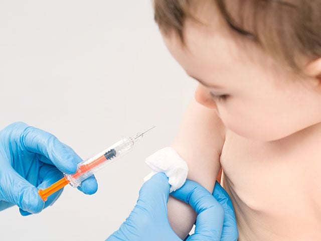 Нужно ли вакцинировать детей против коронавируса / фото newsru.co.il