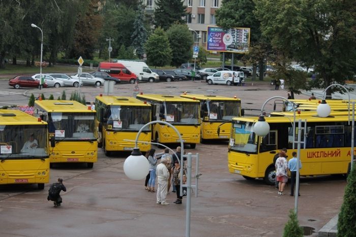 Парк школьных автобусов Житомирской области уже составляет 254 единицы / Житомирська ОГА Парк школьных автобусов Житомирской области уже составляет 254 единицы / Житомирська ОГА