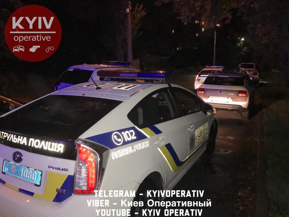 На місце інциденту прибула слідчо-оперативна група і патрулі поліції / фото На місце інциденту прибула слідчо-оперативна група і патрулі поліції / фото
