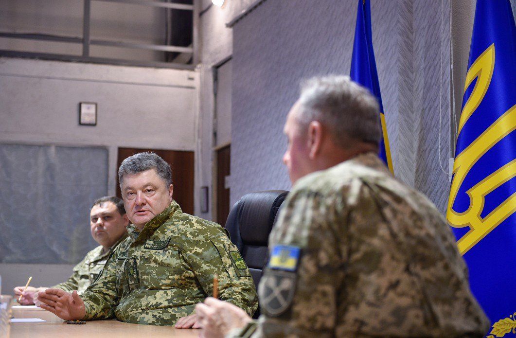 Poroshenko visits Kramatorsk, holds meeting on ATO situation | UNIAN