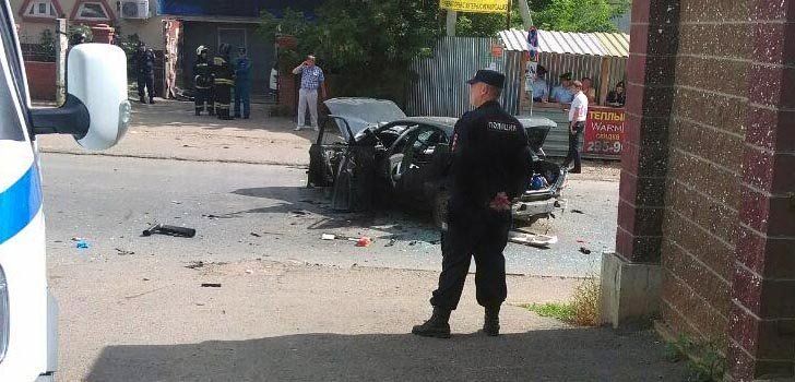 Мужчина в салоне авто получил многочисленные ранения ног / фото ProUfu.ru Мужчина в салоне авто получил многочисленные ранения ног / фото ProUfu.ru