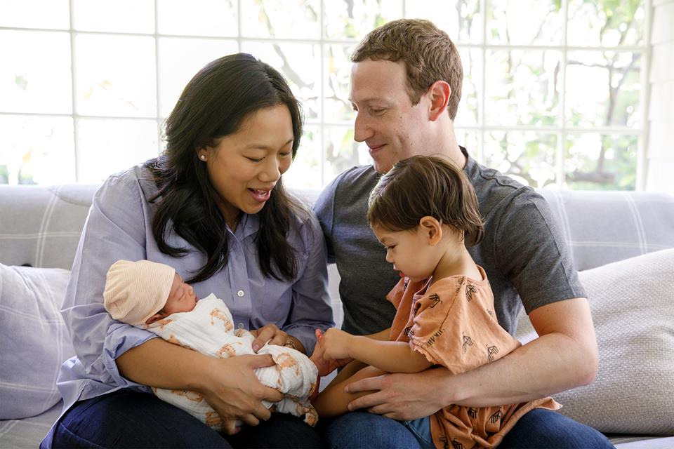 Перша донька у Цукерберга народилася 1 грудня 2015 року / фото Mark Zuckerberg, Facebook Перша донька у Цукерберга народилася 1 грудня 2015 року / фото Mark Zuckerberg, Facebook