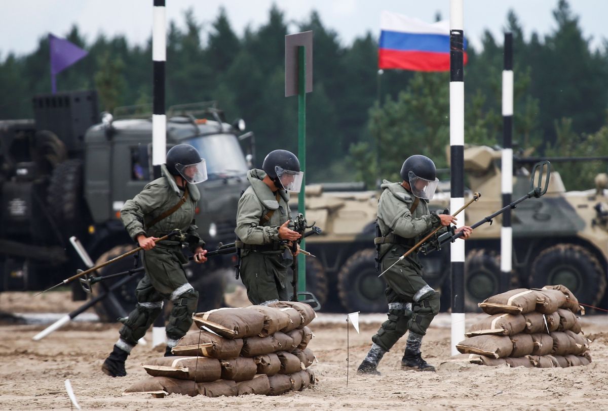 Россия почти завершила стягивание войск к границам Украины / Иллюстрация / REUTERS