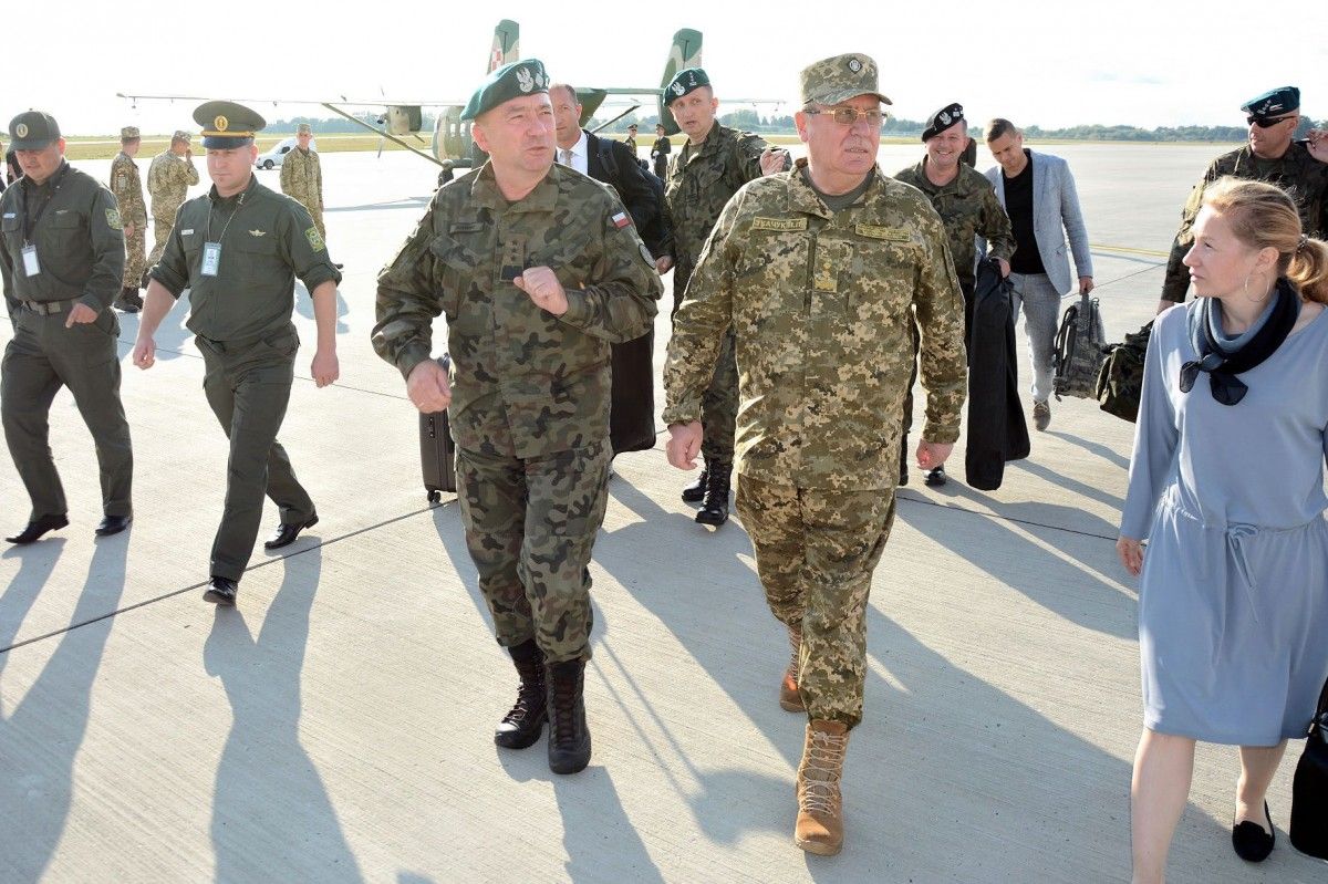 Ткачук зустрів начальника Генерального штабу Збройних Сил Республіки Польща / фото Павло Ткачук, Facebook Ткачук зустрів начальника Генерального штабу Збройних Сил Республіки Польща / фото Павло Ткачук, Facebook