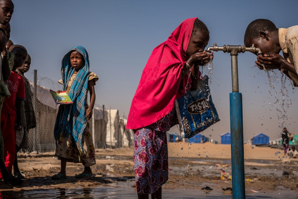 Половина из числа тех, кто не имеет достаточно чистой питьевой воды, живет в странах Африки \ ЮНИСЕФ