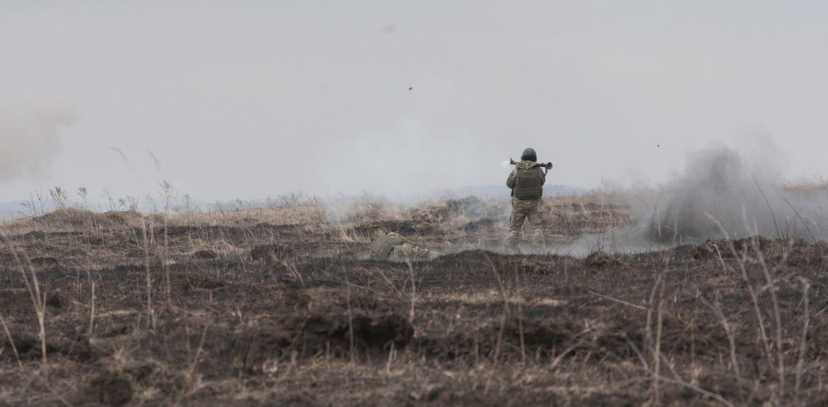 На Донецком направлении боевики трижды били из стрелкового оружия и крупнокалиберных пулеметов / Минобороны