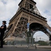 Эйфелеву башню для защиты от террористов оградят пуленепробиваемым стеклянным забором (видео)