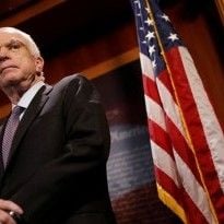 Маккейн раскритиковал Трампа в своем прощальном послании - NBC