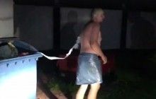 В Киеве голого мужчину в мусорном баке приняли за бомбу (видео)