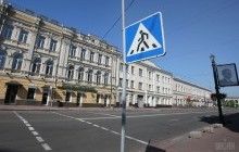 Во Львове водитель сбил двух школьников на пешеходном переходе (видео)