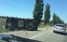 ДТП на Херсонщині: військовий автомобіль зіткнувся з цивільним легковиком, є постраждалі (фото)