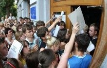 В Киеве приемные комиссии вузов начали прием оригиналов документов (видео)
