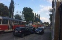 На Подоле из-за ДТП остановились трамваи (фото)