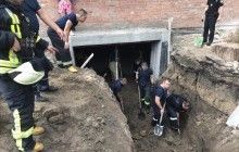 В Киеве в результате обвала грунта на территории стройплощадки погиб человек (фото, видео)