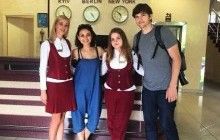 Візит голлівудських зірок: у Чернівцях побували Міла Куніс та Ештон Кутчер (фоторепортаж)