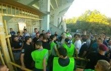 Фанати "Динамо" влаштували бійку з поліцією перед матчем з "Ворсклою" (відео)