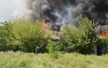Рятувальники понад годину боролися із масштабною пожежою у будинку в Миколаєві (відео)
