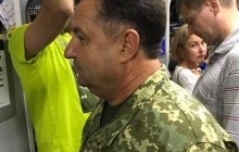З вітерцем і без заторів: Полторак приїхав на репетицію військового параду на метро