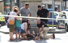 Недалеко від місця теракту в Барселоні машина протаранила поліцейських, почалася стрілянина - ЗМІ