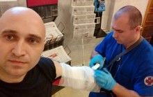 У Москві чоловіку ледь не зламали руку через те, що він припаркувався на місці мера (відео)