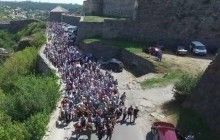 Понад 20 тисяч вірян вирушили хресним ходом з Кам'янець-Подільського до Почаєва