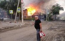 У російському Ростові прогримів вибух, горять два десятки будинків, евакуйовано майже 600 людей (фото, відео)