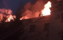 В Харькове около 150 спасателей в течение ночи ликвидировали пожар в здании апелляционного админсуда