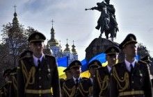 В Киеве торжественно подняли флаг Украины (фоторепортаж, видео)