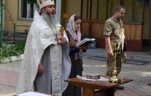 В Ужгороді священик УПЦ звершив подячний молебень з нагоди повернення військових зі сходу