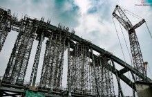 Окупанти почали встановлювати арку Керченського мосту (фоторепортаж, відео)